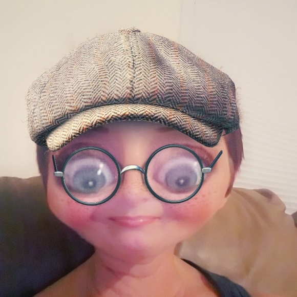 Meet your Posher, Holly - Picture 1 of 1